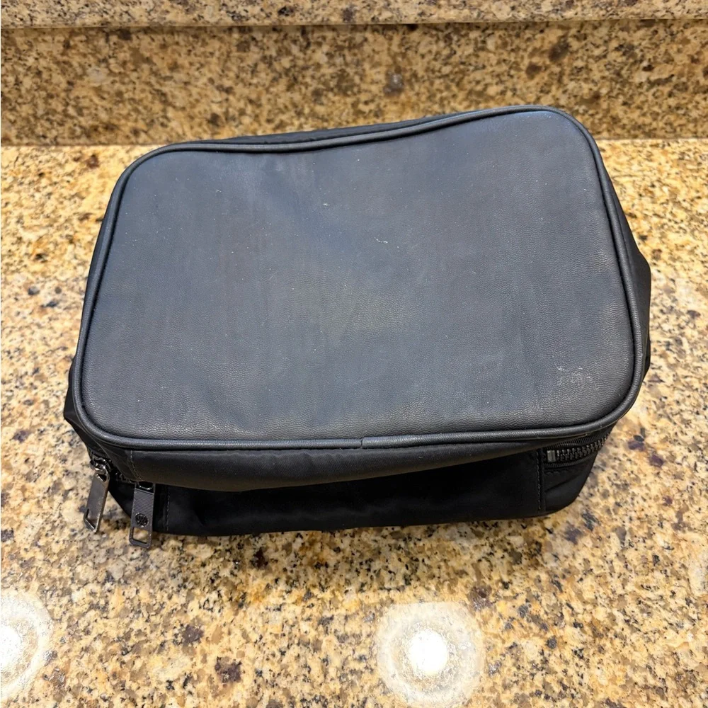 Lululemon Black Gray Feather Print Makeup Bag and Pouch Travel Gym Vanity Case - Picture 8 of 10